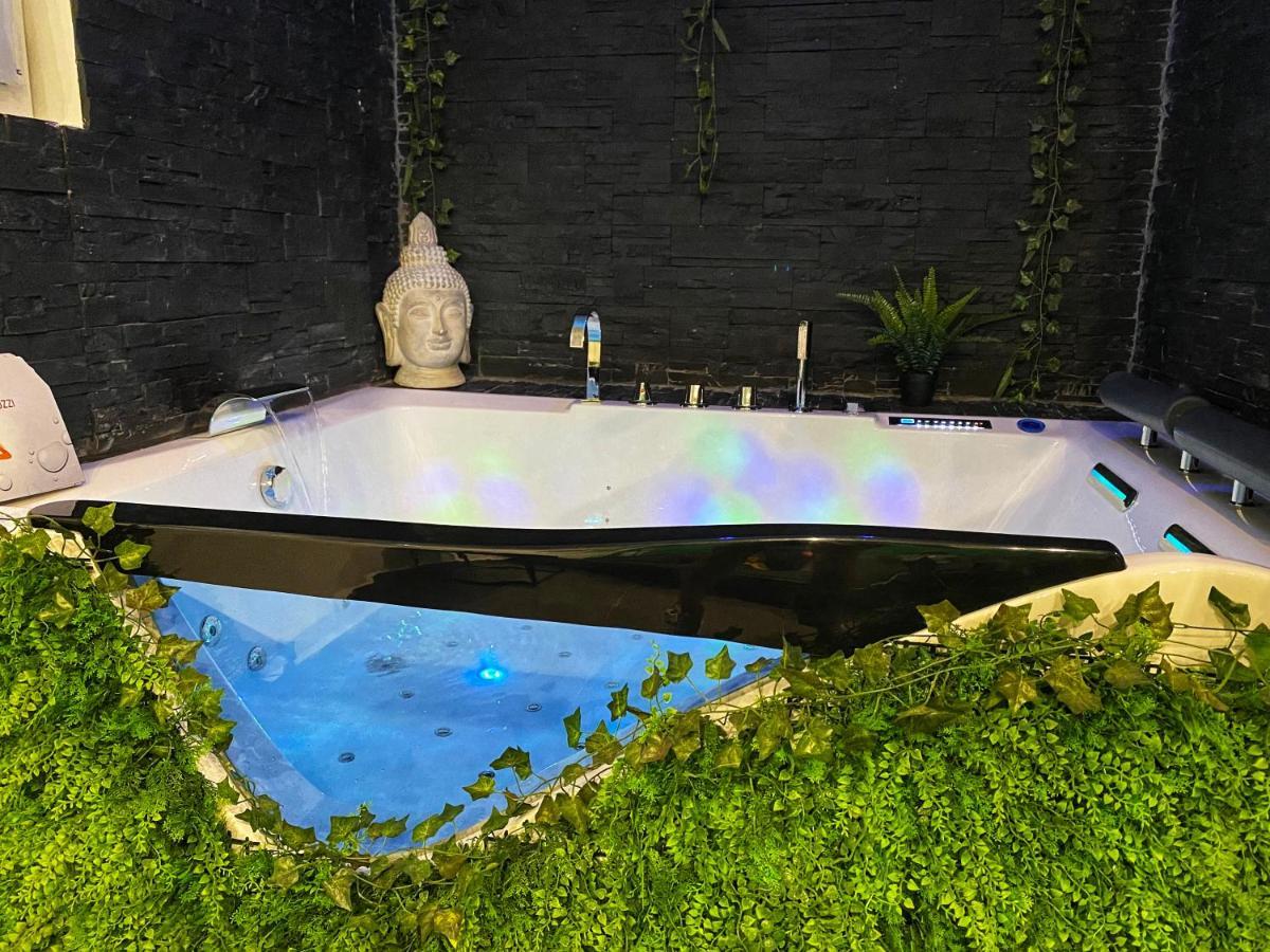 Suite Jacuzzi Privatif Plage Des Catalans Marsilya Dış mekan fotoğraf